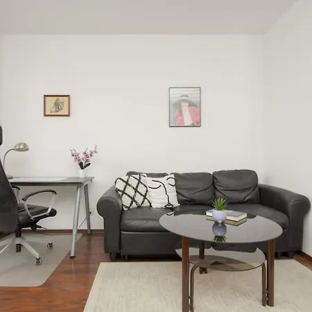 Beautiful By Renters Apartment